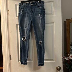 Kensie jeans ripped size 10/30